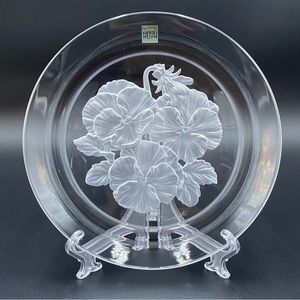 Hoya T. Yamamoto Flower of the Month March Pansies Engraved Crystal Relief Plate